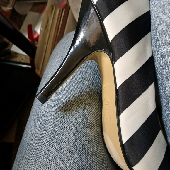 FIONI Clothing Black and White Striped Peep Toe Heels - Picture 6 of 6